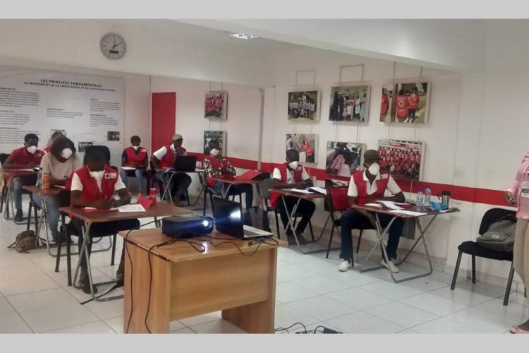 Croix-Rouge : ses volontaires au Covid-19 outillés