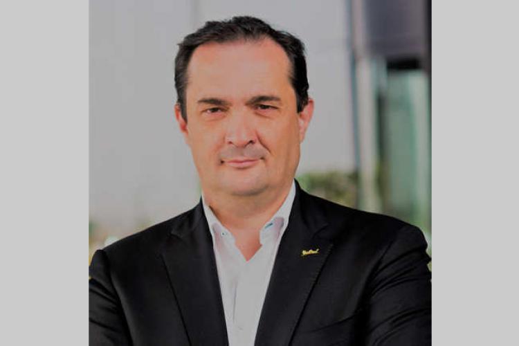 Radisson Blu Okoumé Palace et Park Inn by Radisson : Loic Foucault aux commandes