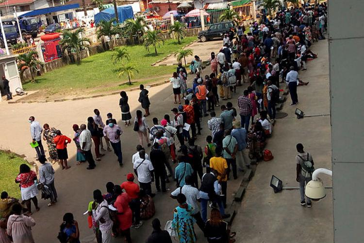 Laboratoire Gahouma : tests PCR et vaccins au prix de la sueur